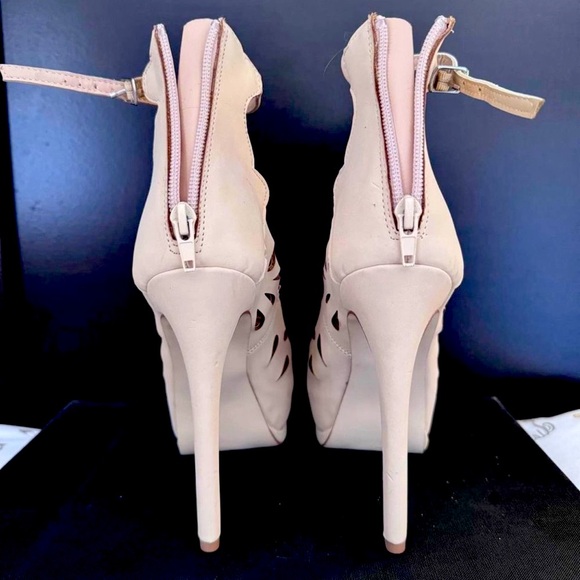 JustFab Regina Heels, 8.5, Cream - Picture 3 of 3